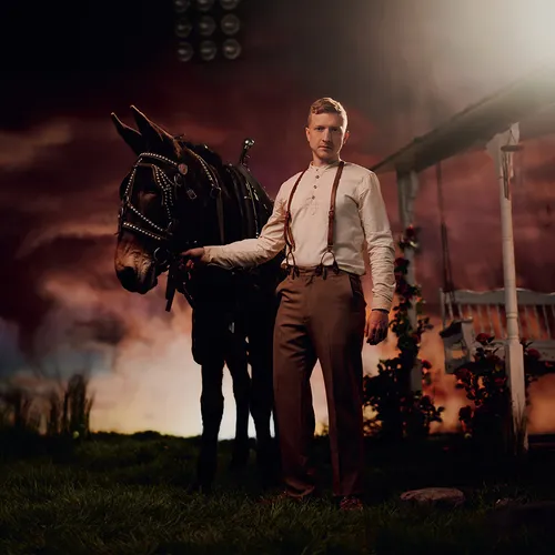 TYLER CHILDERS and his veteran band THE FOOD STAMPS have returned with a triumphant, heartfelt new album, “RUSTIN’ IN THE RAIN. It’s here at Horizon NOW!