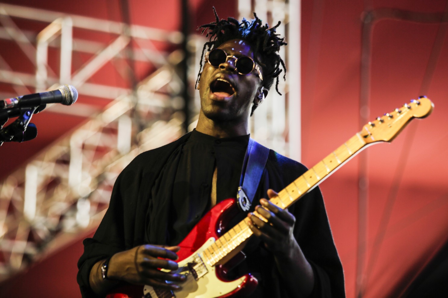 Moses Sumney details debut record Aromanticism