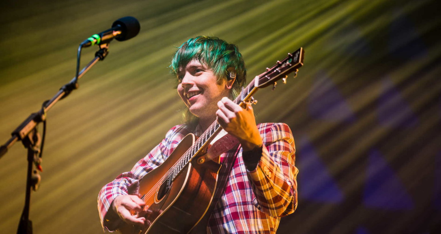 BILLY STRINGS new album RENEWAL takes bluegrass into the great beyond